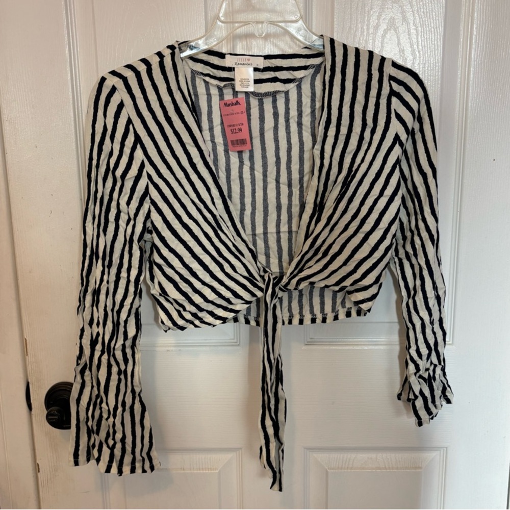 Black & White Front-Tie Striped Crop Top - Size small